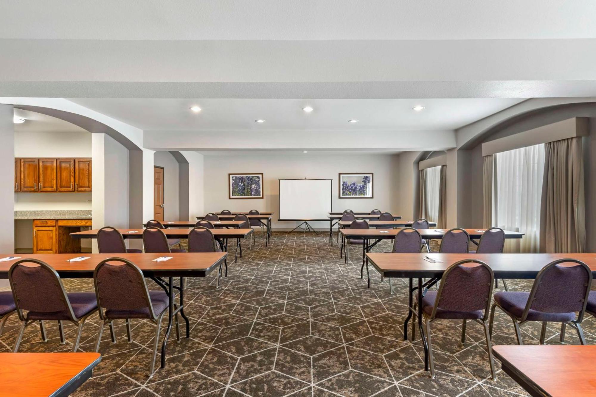 Best Western Fort Worth Inn And Suites Exterior photo