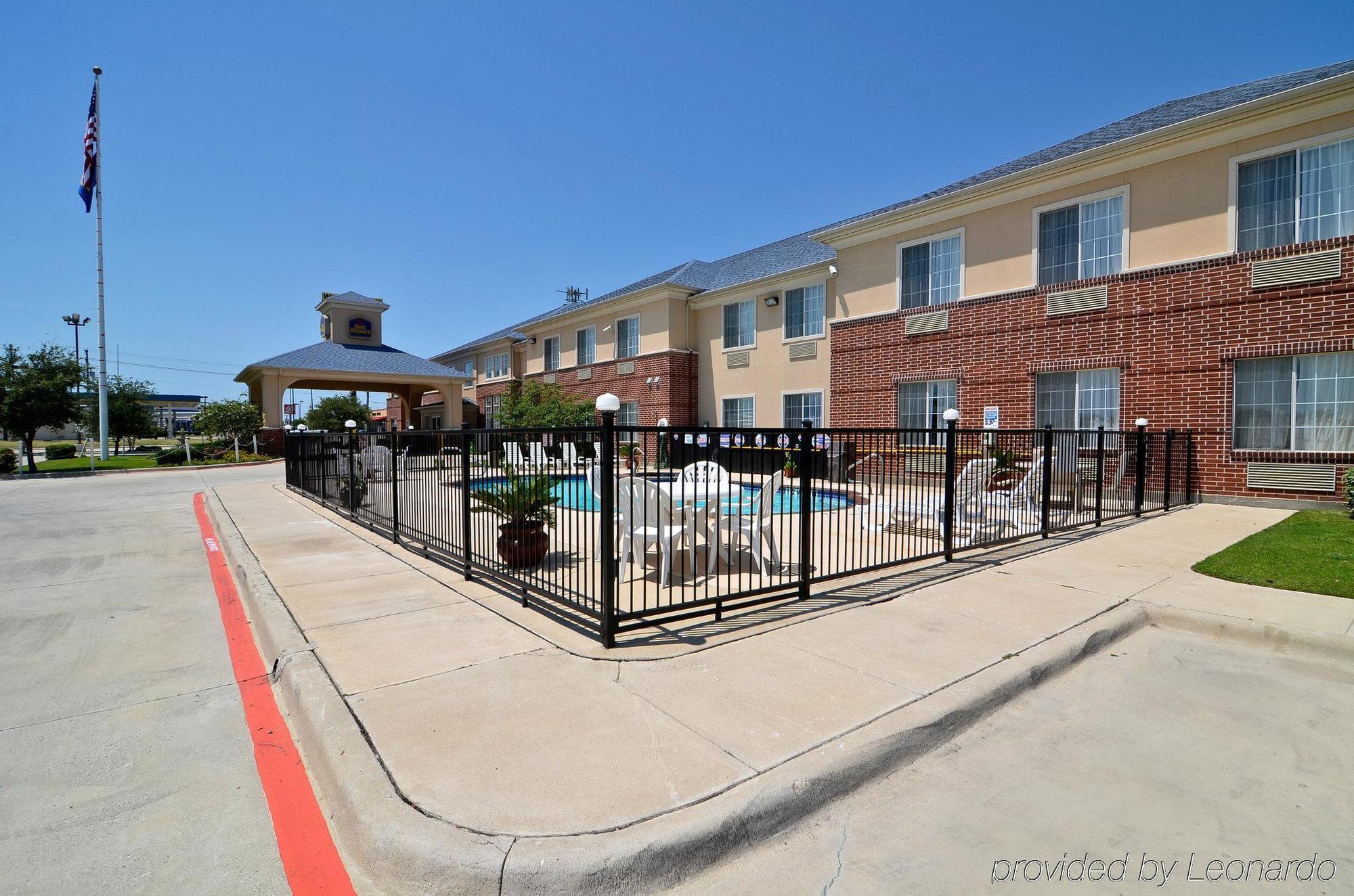 Best Western Fort Worth Inn And Suites Exterior photo