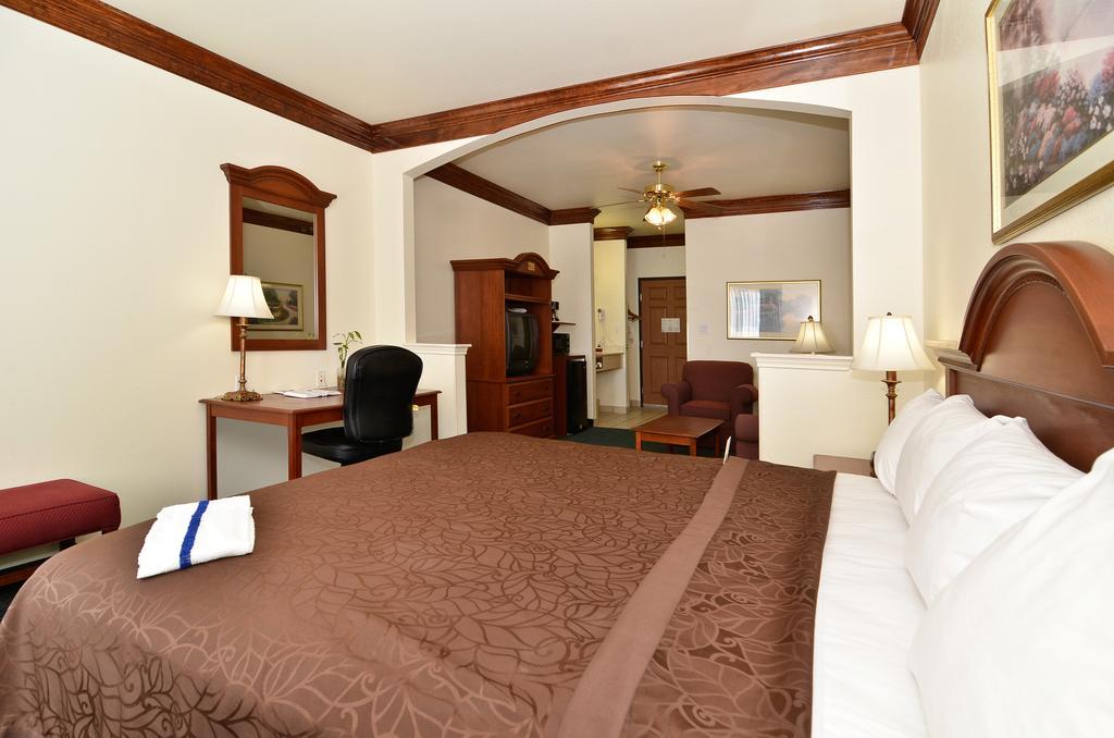 Best Western Fort Worth Inn And Suites Room photo